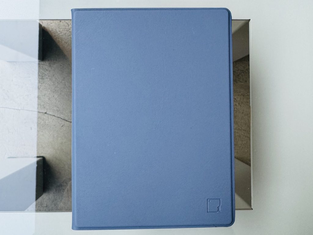 루나X, 케이스도 예쁩니다.